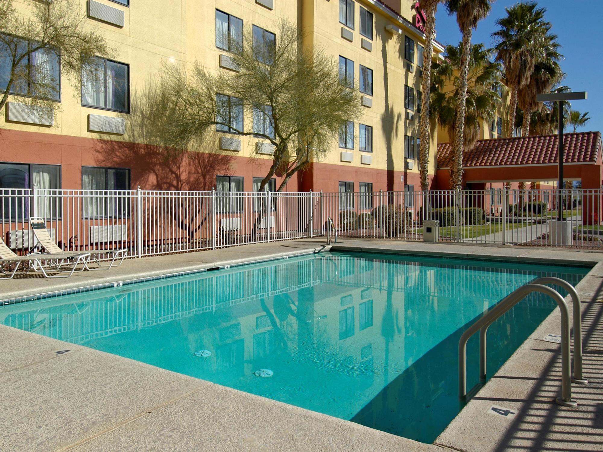 Red Roof Inn Plus+ Tempe - Phoenix Airport Exteriör bild